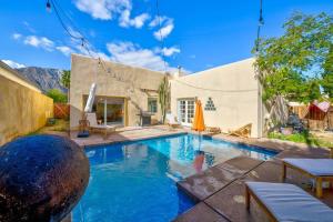a swimming pool in the backyard of a house at La Quinta Casita : Private Pool - Close to Old Town in La Quinta