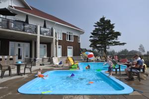 Bazén v ubytování White Point Beach Resort nebo v jeho okolí