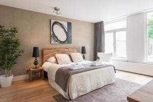 a bedroom with a large bed with two towels on it at Museumpark Apartments in Rotterdam