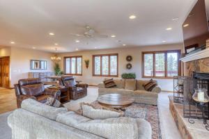 a living room filled with furniture and a fireplace at Highland Hilltop Retreat in Rapid City