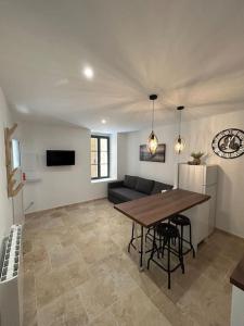 a living room with a table and a couch at Logement T2 au coeur du village in Gruissan