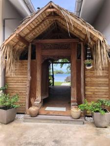 Gallery image of Bungalow Miri in Tevaitoa +18 photos
