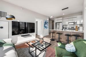 A kitchen or kitchenette at Avra Stylish Apartments Prime West Loop Location Near Union Park