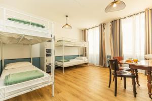Cama o camas de una habitación en Young and Happy Latin Quarter by Hiphophostels