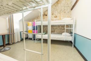 Cama o camas de una habitación en Young and Happy Latin Quarter by Hiphophostels