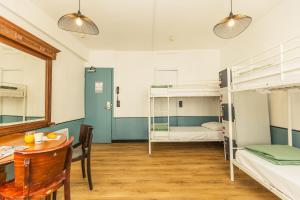 Cama o camas de una habitación en Young and Happy Latin Quarter by Hiphophostels