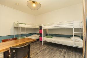 Cama o camas de una habitación en Young and Happy Latin Quarter by Hiphophostels