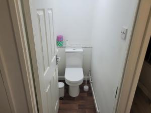 Φωτογραφία από το άλμπουμ του RentUnique Nimrod House 2 bed ample parking στο Κρόλεϊ +8 φωτογραφίες