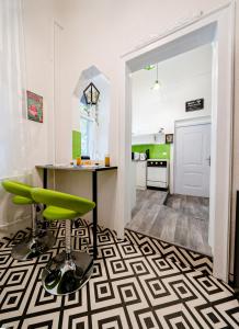 Secret Garden Apartment - Free Parking 1081 Budapest, 2 II. János Pál pápa tér kép - 2