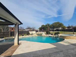 A piscina localizada em Private Residence with luxury pool ou nos arredores