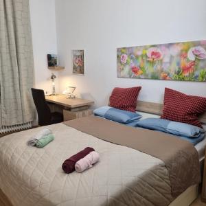 a bedroom with a bed with two pillows on it at Exklusives Apartment nah S-Bahn in Bochum