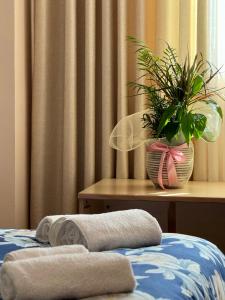 Postel nebo postele na pokoji v ubytování SkyView Oasis Premium Apartment