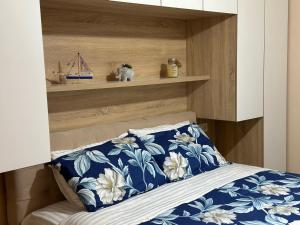 Postel nebo postele na pokoji v ubytování SkyView Oasis Premium Apartment