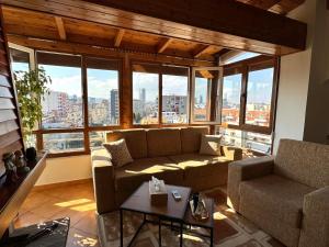 Posezení v ubytování SkyView Oasis Premium Apartment