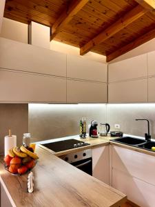 Kuchyň nebo kuchyňský kout v ubytování SkyView Oasis Premium Apartment