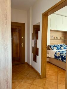 Postel nebo postele na pokoji v ubytování SkyView Oasis Premium Apartment