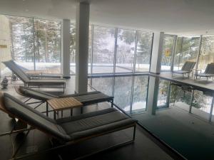 Bazén v ubytování Schooren des Alpes Luxury Penthouses & Apartments with SPA & Pools close Ischgl nebo v jeho okolí