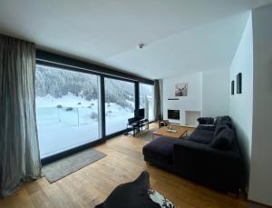 Posezení v ubytování Schooren des Alpes Luxury Penthouses & Apartments with SPA & Pools close Ischgl