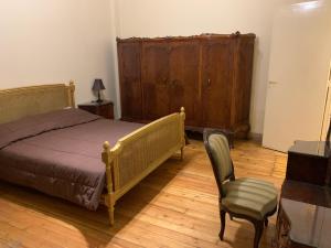 A bed or beds in a room at Prime location 2 bed rooms Apartment , near the Nile & Cairo Center