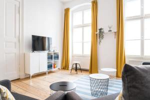 a living room with a couch and a tv at Apartment at Rosenthaler Platz in Berlin