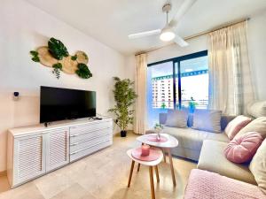 a living room with a couch and a tv at Paradise Home By Gloove in Villajoyosa