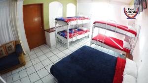 Katil dua tingkat atau katil-katil dua tingkat dalam bilik di KAHLO habitacion#1