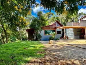 a view of a house with a yard at Recanto Iluminado in Juquitiba