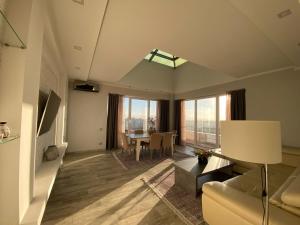 een woonkamer met een bank en een tafel bij Sweet home, 4 apartments in Doesjanbe
