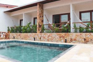 a swimming pool in front of a house at Pousada Casa de Hóspedes in Icaraí