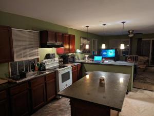 Gallery image of Maxwell's Mountain view Cabin, HOT TUB, wood stove, amazing views in Naples