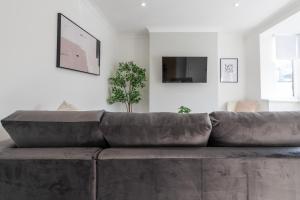 Imagen de la galería de Spacious 3-Bedroom House near Elland Rd Stadium & Leeds City, Ideal for Contractors & Long Stays - NordStay, en Beeston Hill 26 fotos más
