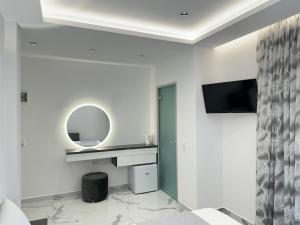 Televiisor ja/või meelelahutuskeskus majutusasutuses Ionian View B&B