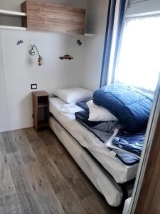 Postel nebo postele na pokoji v ubytování Camping des Dunes de Contis mobilhome 3ch,