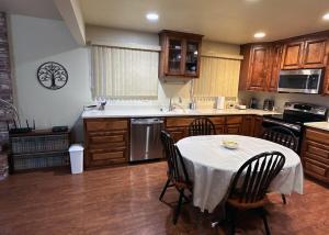 a kitchen with a table and chairs in a kitchen at Tomodachi House - The Perfect Getaway for All! in Davis