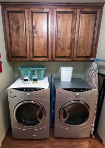 a kitchen with a washing machine and a washer at Tomodachi House - The Perfect Getaway for All! in Davis