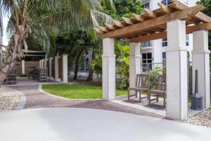 a pergola with benches and tables in a park at Hampton Inn Miami/Dadeland in South Miami