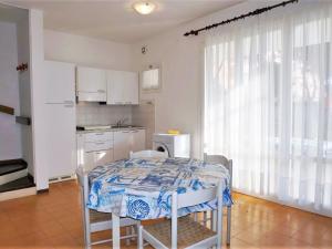 Kuchyň nebo kuchyňský kout v ubytování Nice villa in Caorle with balcony