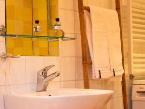Ένα μπάνιο στο Holiday Home near Noordwijk Beach +27 φωτογραφίες