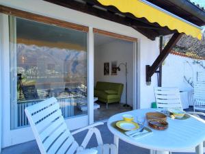 Φαγητό σε αυτό το διαμέρισμα ή κάπου εκεί κοντά