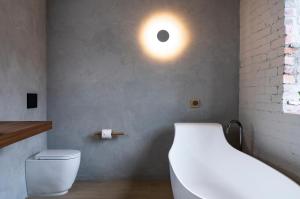 In The Brick Spa And Hotel的一间浴室