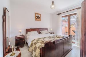 Postel nebo postele na pokoji v ubytování Apartments by the sea Milna, Brac - 22519