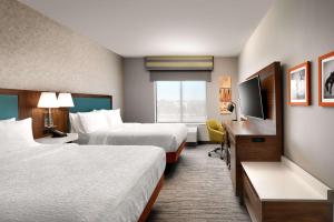 Hampton Inn & Suites Spanish Fork, Ut客房内的一张或多张床位