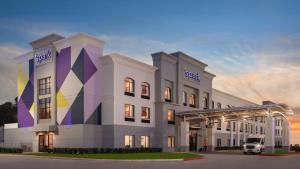 休斯顿Spark By Hilton Houston Bush Intercontinental Airport的一栋建筑的效果图，外面停着一辆货车
