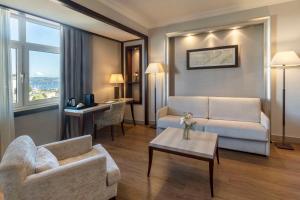 Гостиная зона в NH Collection A Coruña Finisterre