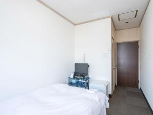 HOTEL Tsuru Sendai的电视和/或娱乐中心