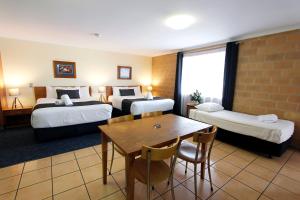 Postel nebo postele na pokoji v ubytování Windmill Motel & Events Centre