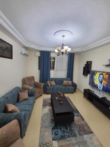 Гостиная зона в Elegant apartments for rent.