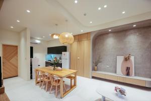 a kitchen and dining room with a table and chairs at 參穗 SunSui B&B in Dongshan