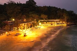 Phumĭ Kaôh Rŭng Sâmlœ̆m KhnŏngOne Beach Private Villa的相册照片
