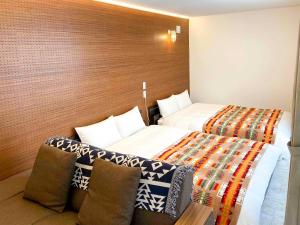 Postel nebo postele na pokoji v ubytování Rakuten STAY VILLA Miyakojima Maehama Beach